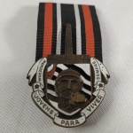 MILITARIA - MEDALHA HERÓIS DA REVOLUÇÃO CONSTITUCIONALISTA DE 1932 da POLÍCIA MILITAR, instituída pelo Decreto Estadual 59.908 e concedida pela Sociedade Veteranos de 1932. Esmaltada e em baixo relevo, com fita.