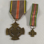 MILITARIA - Medalha da Constituição com a Miniatura - Revolução de 32 - `POLA LEI E POLA GREI` - REVOLUÇÃO CONSTITUCIONALISTA DE 1932 - com as respectivas fitas.