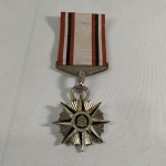 MILITARIA - MEDALHA MMDC CAETANO DE CAMPOS (REVOLUÇÃO CONSTITUCIONALISTA DE 32) - COMEMORATIVA DA SECRETARIA DE ESTADO DA EDUCAÇÃO DE SÃO PAULO, com fita. Criada em 2016, o Núcleo MMDC Caetano de Campos, da Secretaria de Educação do Estado de São Paulo e da Sociedade Veteranos de 32-MMDC, tem a finalidade de recompensar pessoas físicas ou jurídicas, nacionais ou estrangeiras que, por seus méritos e relevantes serviços prestados à sociedade paulista, tenham se tornado pessoas dignas de distinção.