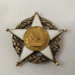 MILITARIA - MEDALHA / CONDECORAÇÃO CHILENA (AL MERITO) - ORDEM DO MÉRIDO DO CHILE. Apresenta desgastes no esmalte branco e ausência da argola para fixação.