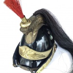 MILITARIA - Icônico e histórico capacete de lanceiro do Regimento de Cavalaria `9 de Julho` da PMESP. Completo com adereços de metal, couro e crina natural de cavalo. O capacete está em excelente estado de conservação e é por si só peça central de decoração de qualquer ambiente. 