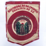 MILITARIA - REVOLUÇÃO DE 1932 - Raríssima flâmula comemorativa da batalha no Túnel da Mantiqueira, medindo 22 x 30 cm.