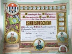 MILITARIA - REVOLUÇÃO DE 1932 - Histórico diploma original da Força Pública de São Paulo, outorgado ao Tenente Coronel que é um dos signatários do Protocolo de Cruzeiro, que colocou fim a Revolução de 1932, no mês de outubro do mesmo ano. O diploma mede 60x 50cm e foi impresso pela mesma tipografia que produziu os cartazes de propaganda da revolução.