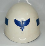 Colecionismo/militaria - Raro capacete branco da FAB. Modelo em fibra M1, de manufatura da `Trindade Nelson - RJ`. Este capacete, provavelmente é de retrabalho de unidade ou para teste. Peça em muito bom estado de conservação.
