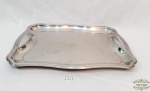 Bandeja Retangular com Alça em Aço Inox. Medida 42 cm x 31 cm.