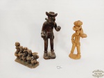 Lote 3 Esculturas Representando retirantes, lenhador em Barro Cozido sendo  assinadas dedé e Ernesto. medida  21 cm ; 18 cm e 12 cm x 8,5 cm