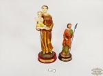 Lote 2 Santos representando São judas Tadeu e  Santo Antônio em Resina apresenta restauro pescoço medida 21 e 15 cm altura