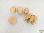 5 Enfeites representando Frutas em Ceramica . Maça apresenta Perda . medida Maça 7 cm e banana 11 cm x 13 cm