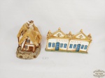 Lote 2 Peças Decorativas sendo 1 Casa Enfeite com Fungo e 1  frente de casa em gesso .medida 17 cm e 25 cm x 14 cm. . Apresenta pequnos bicados