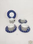 Jogo de 4 xicaras de Chá em Porcelana   tonalidade azul e branca . Medida: xicara 6 cm x 8,5 cm e pires 15,5 cm