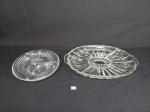Lote 2 Peças sendo 2 Petisqueiras sendo 1 oval e 1 redonda com divisórias em Vidro lapidado. Medida: Oval 22,5 cm x 35 cm apresenta bicados borda e redonda 20 cm