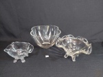Lote 3 Peças sendo 1 Saladeira  , 1 Molheira e 1 uveira em Vidro Moldado. Medida:  Saladeira 12 cm x 18,5 cm , molheira 8 cm x 9 cm x 14 cm e Uveira 10 cm x 18 cm