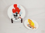 Jogo Infantil de 2 Peças Prato Raso e Prato Fundo em Porcelana Disney. Medida: Raso 26,5 cm e sopa 22 cm