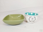 Lote 2 Peças sendo 1 Travessa Quadrada e Bowl em em Ceramica Vitrificada Decorada. Medida: Bowl 13 cm altura x 19 cm diametro e travessa 9 cm altura x 26,5 cm x 26,5 cm