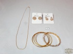 Lote de Bijuterias 7 Peças Diversas 1 colar, 4 pulseiras e 2 pares de Brinco Pressão