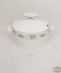 Sopeira Porcelana Renner Decorada Flores. . Apresenta pequeno Bicado Borda. Medida: 10 cm altura x 20 cm diametro