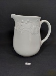 Jarra Agua em Ceramina Vitrificada Branca decorada Frutas  . Medida: 19 cm altura x 12 cm diametro