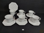 Jogo de 6 xicaras de Chá em Porcelana Branca Schmidt. Medida: 7,5 cm x 8,5 cm e pires 14,5 cm