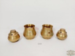 lote de 4 peças em metal dourado sendo 2 porta  velas e 2 incensórios. Medida: porta velas 8,5 cm x 7 cm e incensórios 5 cm x 5 cm