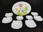 Jogo  9 Peças diversas em Melanina sendo 1 travessa 2 8 bowls. Medida: travessa 35 cm x 33 e bowls 17 cm x 17 cm 2 14 cm x 14 cm