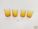 Jogo de 4 Taças Aperitivo em Vidro Ambar Pé Translucido. Medida: 10,5 cm x 5,5 cm