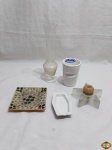 Lote diverso, composto de vaso floreira em vidro canelado, cinzeiro em porcelana, etc. Medindo o vaso 26cm de altura.