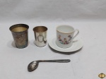 Lote diverso, composto de caneca infantil com pires (bicado), colher torta infantil, etc. Medindo a caneca 7cm de altura.