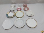 Lote de 5 pires de café em porcelana, 1 pires de café em vidro, 5 pires de chá e 1 prato de pão em porcelana, modelos e marcas diversas.
