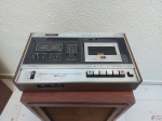 Tape deck da Sony Stereo Cassette Corder, modelo TC-132 SD. Liga normalmente.