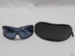 Óculos de sol Emporio Armani na cor azul. feito na Itália, estojo original.