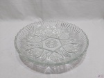 Lindo centro de mesa, fruteira redonda em vidro ricamente moldado, feito na indonésia. Medindo 31cm de diâmetro x 6cm de altura.