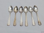 Jogo de 6 colheres de café em prata 90 Apolo. Medindo 12cm de comprimento.