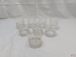 Jogo de 8 copos de whisky em cristal pintado. Medindo 9cm de altura x 8cm de diâmetro de boca. Sendo 1 deles leve bicado.