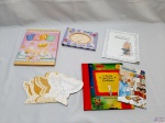 Lote diverso, composto de diários de batismo, revista canção infantil e livro do bebê.