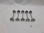 Jogo de 5 descansos de talher em prata 90 na forma de coração. Medindo 9,5cm de comprimento.