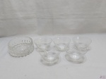 Lote composto de bowl em vidro com 5 cumbucas em cristal. Medindo o bowl 14cm de diâmetro x 6,5cm de altura.