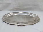 Travessa oval para peixe em aço inox Wolff com borda recortada. Medindo 61cm x 32cm.