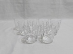 Jogo de 9 copos de aperitivo em vidro moldado Arcoroc. Medindo 7cm de diâmetro x 7cm de altura.