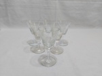 Jogo de 6 taças de licor em cristal com lapidação trigo. Medindo 5,5cm de diâmetro de boca x 11cm de altura.