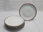 Jogo de 6 pratos de sobremesa em porcelana Renner Medaillon, friso prata. Medindo 19cm de diâmetro.