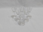 Jogo de 6 taças de licor em cristal com pé facetado e lapidação dedão. Medindo 5cm de diâmetro x 10,5cm de altura.