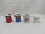 Jogo de 4 canecas em porcelana para coleção. Medindo a maior 10cm de altura.