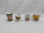 Jogo de 4 canecas em porcelana para coleção. Medindo a maior 12cm de altura.