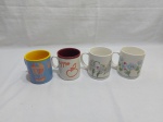 Jogo de 4 canecas em porcelana para coleção. Medindo a maior 9,5cm de altura.