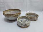 Lote composto de 3 bowls em cerâmica vitrificada. Medindo o maior 19cm de diâmetro x 9,5cm de altura.