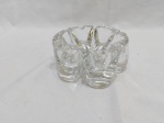 Lindo cinzeiro em grosso cristal ricamente moldado. Medindo 14,5cm de diâmetro x 6,5cm de altura. Leve bicado na borda