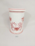 Pote Biscoiteira em Ceramica Vitrificada Pintada a mão . Medida:18,5 cm altura x 12,5 cm diametro e 21 cm altura total
