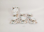 Jogo de 6 Xicaras de Café em porcelana Decorada . 1 apresenta pequeno bicado borda . Medida: Xicara 4,5 cm x x 5 cm e pires 10 cm x 10 cm