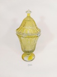 Grande Compoteira em vidrão Bico de Jaca tonalidade Esverdeada Vidro Pintado. Medida: 20,5 cm x 14 cm e 33 cm altura com tampa
