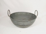 Grande Tacho em Aluminio Galvanizado . Medida: 40 cm diametro x 13 cm altura
